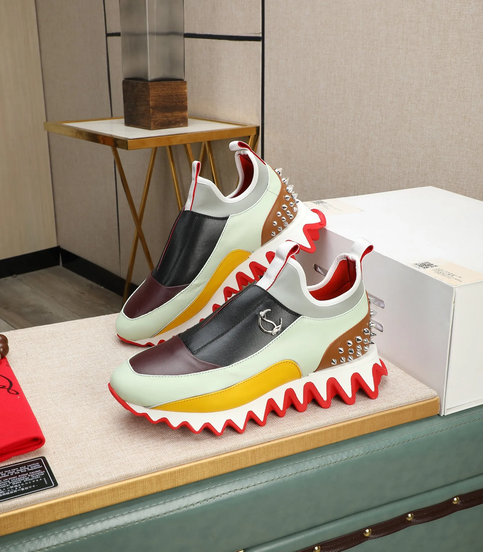 Men's shoes 💰700 (high-end goods) Christian Louboutin (CL red sole shoes) counter series, casual sneakers for couples 📢 📢 📢 Exclusive hot style release 🎈🎈💪 Movable latex feet 👻 Finished outsole line [Proud] 😝Male 38#-46, global supply 😝 [Top version]: Original imported genuine leather upper, top original leather lining, original molded TPU outsole, original 1:1 detail processing, original shoe last,